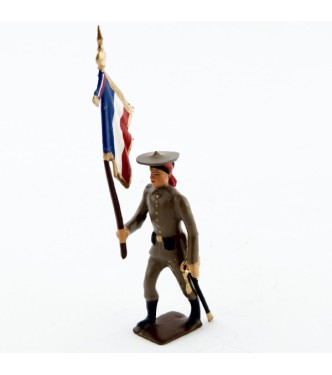 drapeau des annamites au défilé, tenue moutarde