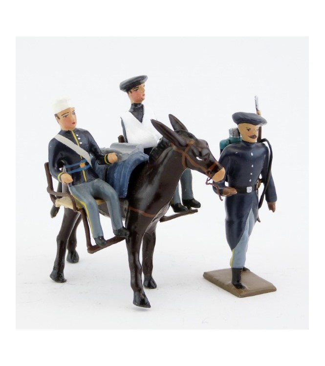 mulet avec brancards transportant deux blessés assis