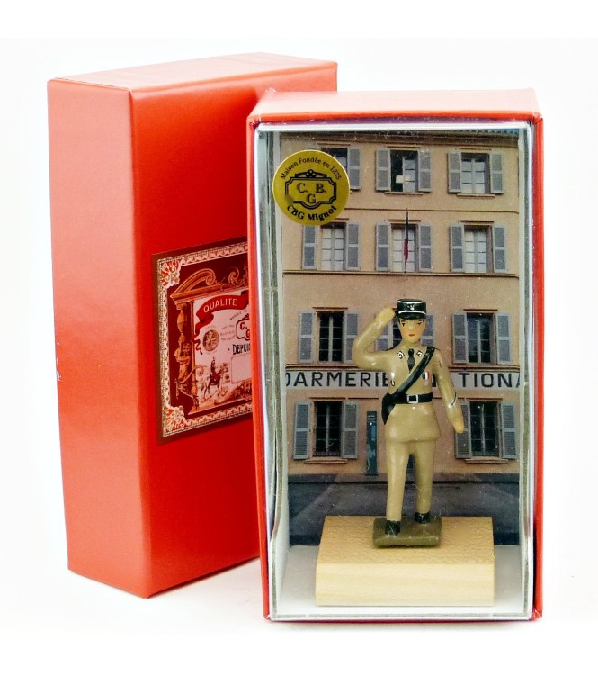 gendarme saluant, tenue sable (gendarme de Saint-Tropez) en coffret de présentat