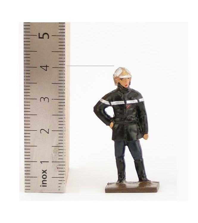 pompier, main sur la hanche (collection ''minis'' h.40 mm)