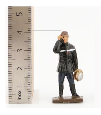pompier au téléphone (ou talkie-walkie) (collection ''minis'' h.40 mm)