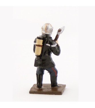 pompier avec hache (collection ''minis'' h.40 mm)