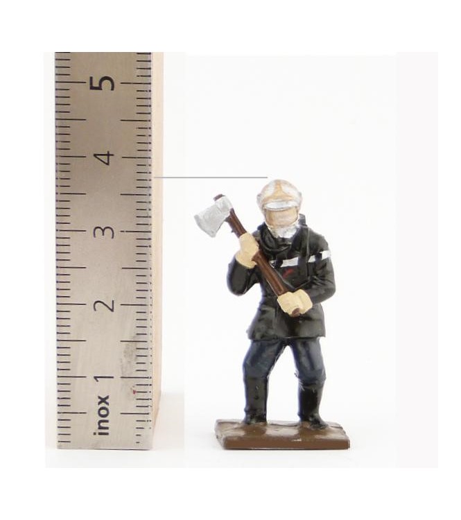 pompier avec hache (collection ''minis'' h.40 mm)