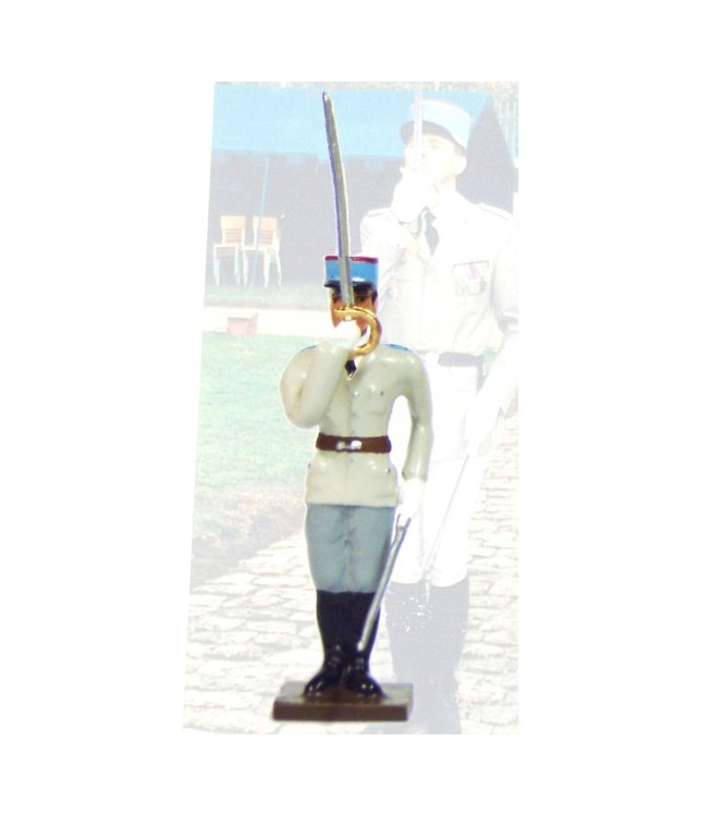 élève de l'EAABC (Saumur) au présenter sabre (garde au drapeau)