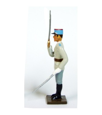 élève de l'EAABC (Saumur) au présenter sabre (garde au drapeau)