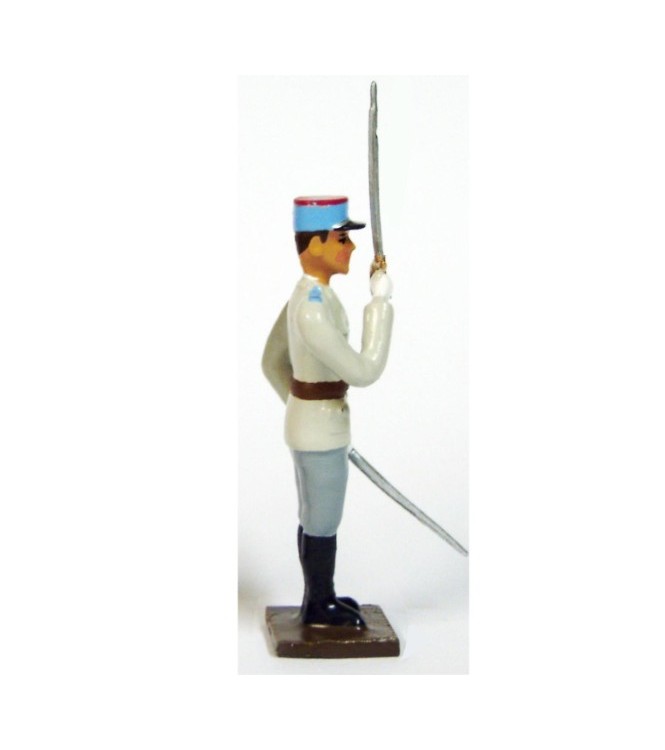 élève de l'EAABC (Saumur) au présenter sabre (garde au drapeau)