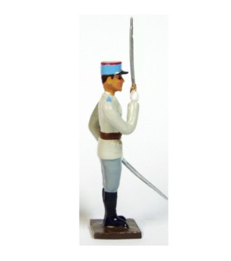 élève de l'EAABC (Saumur) au présenter sabre (garde au drapeau)