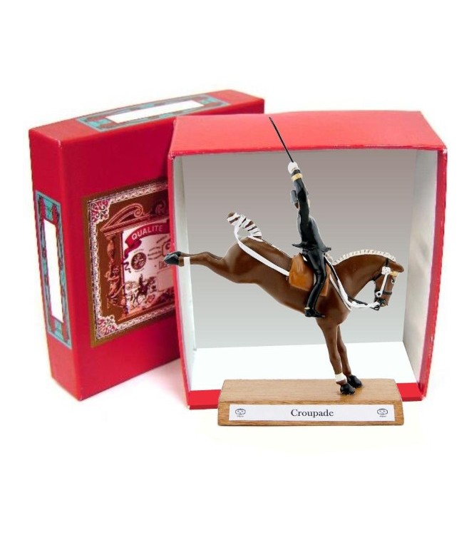 Grand cavalier du Cadre Noir « Croupade » en coffret carton rouge