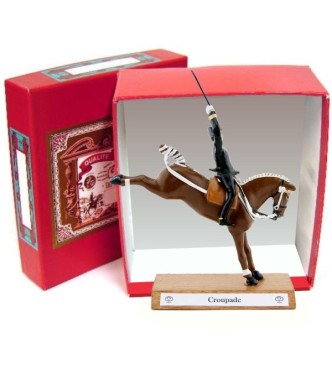 Grand cavalier du Cadre Noir « Croupade » en coffret carton rouge