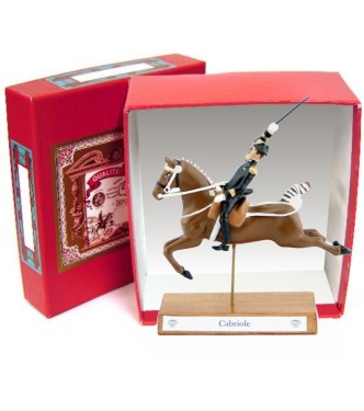 Grand cavalier du Cadre Noir « Cabriole » en coffret carton rouge