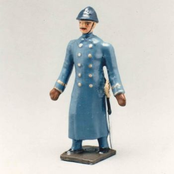 officier en B.H., mains nues