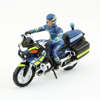 motard de gendarmerie en parka sur moto BMW  R1200RT