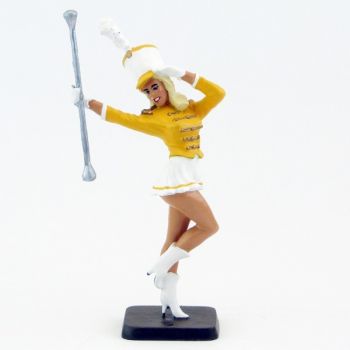 majorette (h. 10,5 cm) blonde, veste Jaune, jupe blanche
