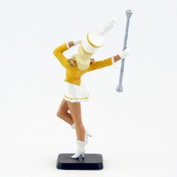 majorette (h. 10,5 cm) blonde, veste Jaune, jupe blanche