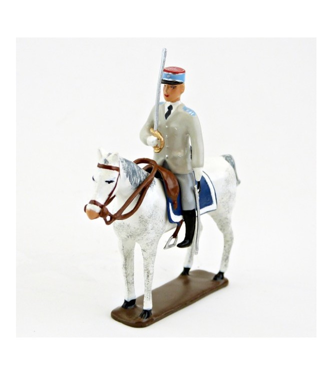 cavalier de la Garde à l'étendard de l'EAABC à cheval, au présenter sabre