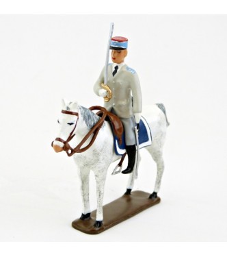 cavalier de la Garde à l'étendard de l'EAABC à cheval, au présenter sabre