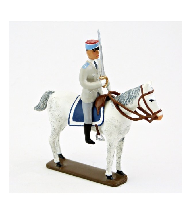cavalier de la Garde à l'étendard de l'EAABC à cheval, au présenter sabre