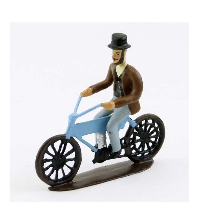 Homme civil à motocyclette