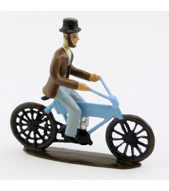 Homme civil à motocyclette