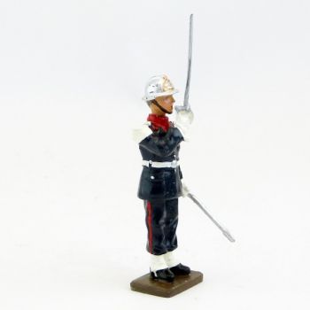 Elève au présenter sabre de l'ENSOSP (École nationale supérieure des officiers d