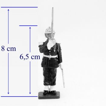 Elève au présenter sabre de l'ENSOSP (École nationale supérieure des officiers d