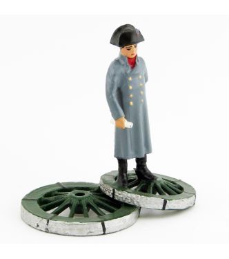 Napoléon debout sur 2 roues de canon