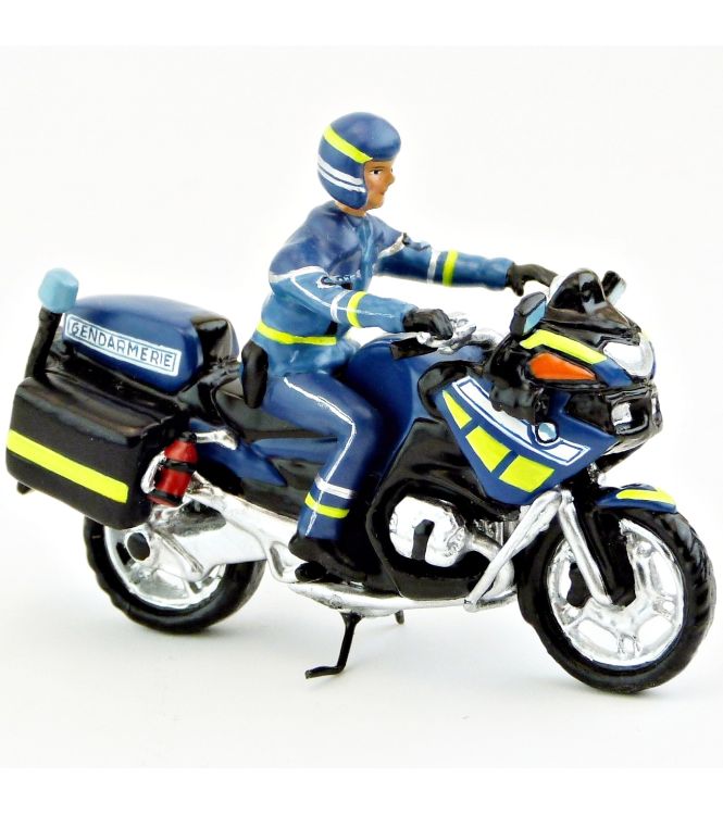 motard de gendarmerie en parka sur moto BMWR1200RT