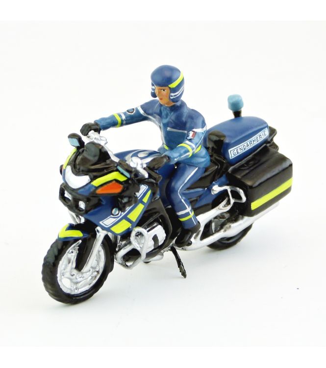 motard de gendarmerie en parka sur moto BMWR1200RT