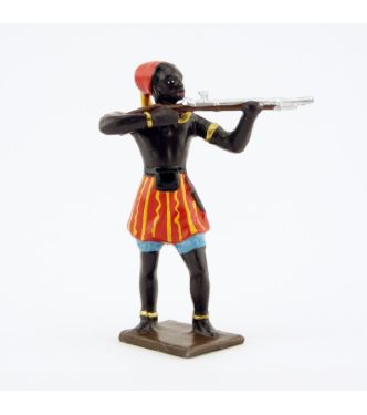 guerrier africain, fusil en joue, pagne rouge, jaune et bleu
