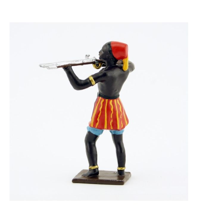 guerrier africain, fusil en joue, pagne rouge, jaune et bleu