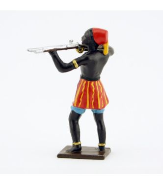 guerrier africain, fusil en joue, pagne rouge, jaune et bleu