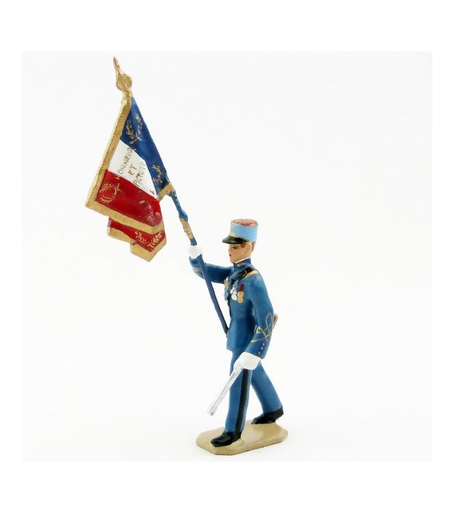 porte-étendard de l'École militaire des aspirants de Coëtquidan (EMAC)