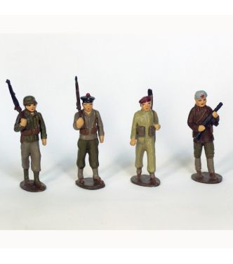 ensemble de 4 figurines « les Héros de la Libération » (1945) (h. moy. 65 mm)