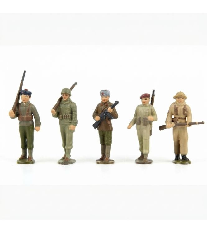 ensemble de 5 figurines « les Héros de la Libération » (1945) (h. moy. 65 mm)