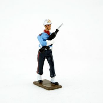 pompier avec Famas de la garde d'honneur des Sapeurs-Pompiers