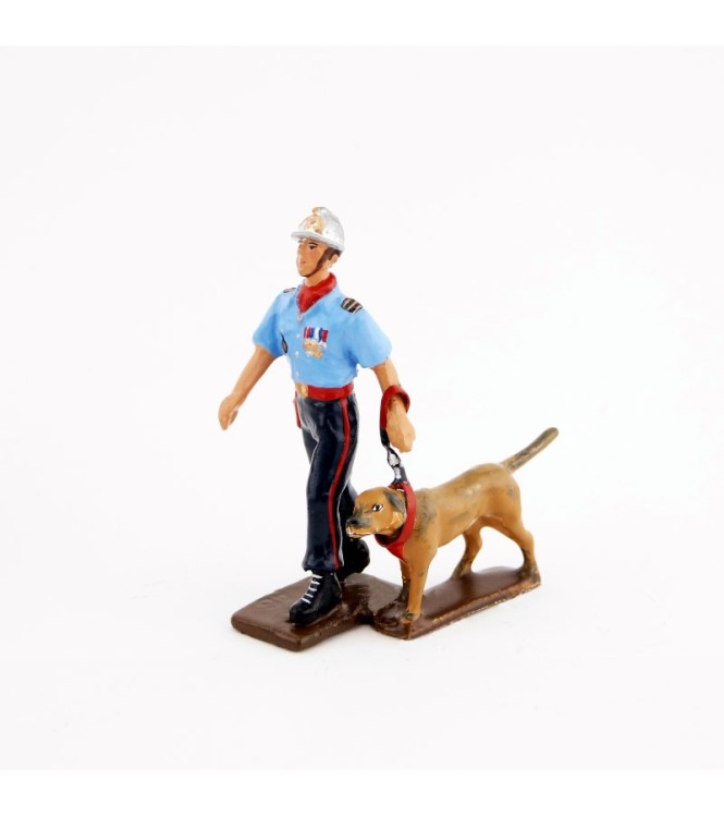 pompier maître-chien des Sapeurs-Pompiers de Paris