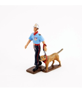pompier maître-chien des Sapeurs-Pompiers de Paris