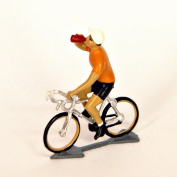 cycliste du Tour de France, Maillot orange buvant gourde