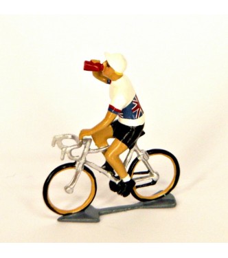 Maillot Anglais buvant à la gourde