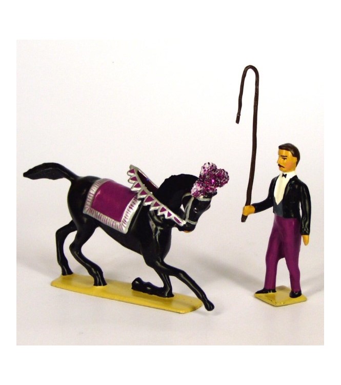 maître de cavalerie et son cheval saluant