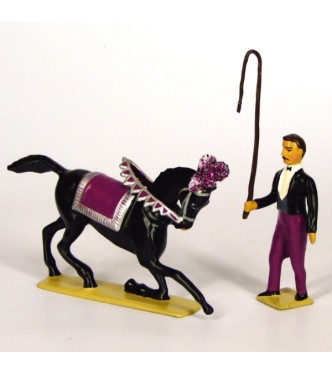 maître de cavalerie et son cheval saluant