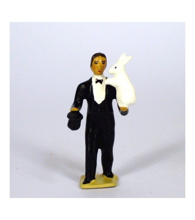 le magicien en costume noir, sortant un lapin de son chapeau