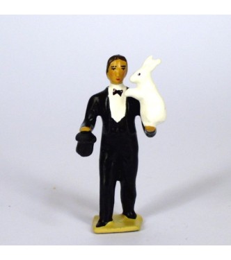 le magicien en costume noir, sortant un lapin de son chapeau