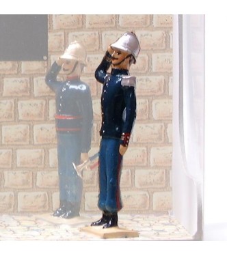 officier au salut ("l'Appel aux morts")