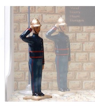 pompier au salut  ("l'Appel aux morts")