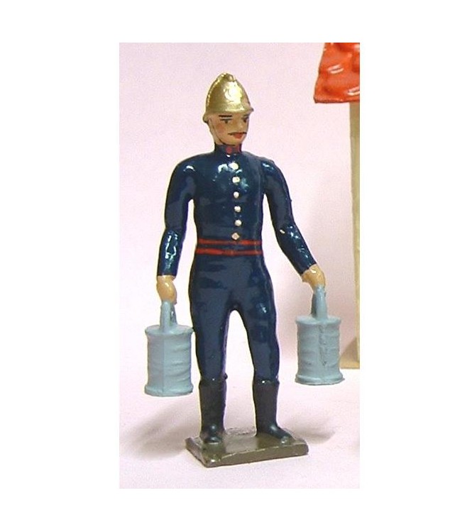 pompier avec seaux