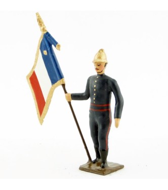 pompier avec drapeau