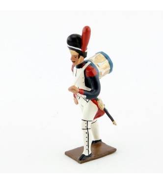 tambour des grenadiers de la garde portant sa caisse sur le dos