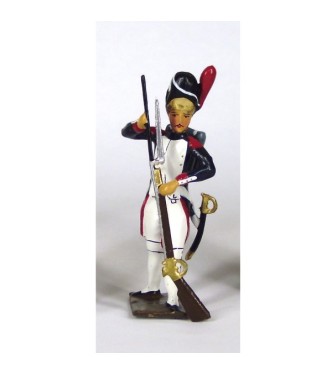 fantassin des grenadiers de la garde rechargeant son fusil