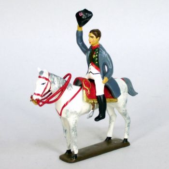 Napoléon 1er levant son chapeau sur cheval à l'arrêt (la Charge de Friedland)